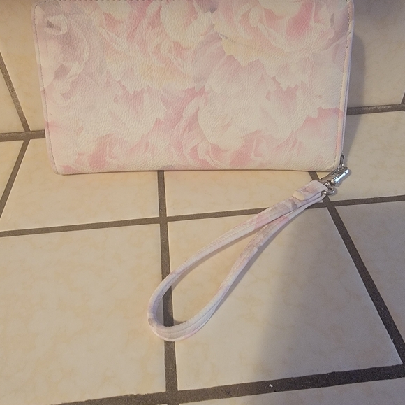 Betsy Johnson leather wallet NWOT - Picture 2 of 7